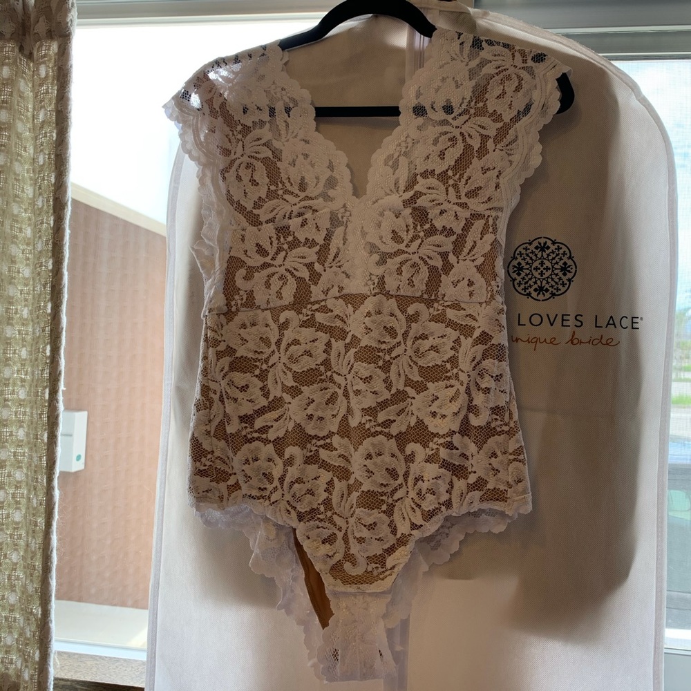 NWT Grace Loves Lace Gigi Bodysuit
